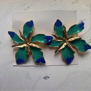 SALE 3/15!!! ✨✨🌺🌸Beautiful green and blue flower earrings! 🌸🌺